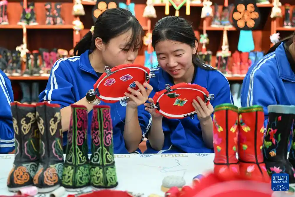 非遗焕新颜 课堂传匠心