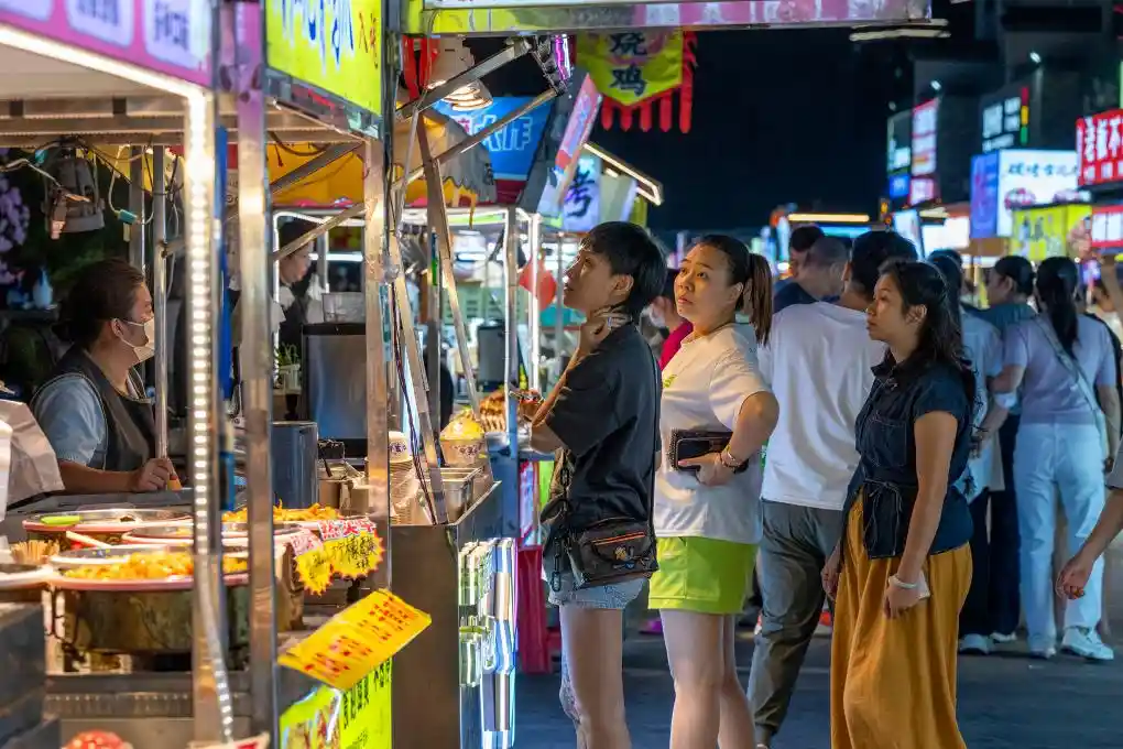 梧州夜市燃动城郊，烟火气点亮夜经济新图景
