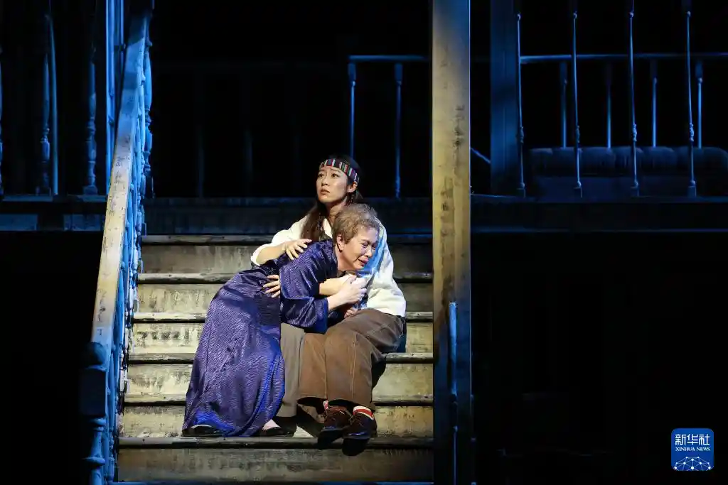 《小郡之秋》首演引爆剧场：北京人艺重塑外国戏的中国诗意