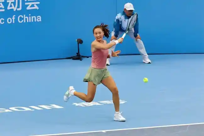 十五运会网球赛场战火燃起 种子选手强势晋级引期待