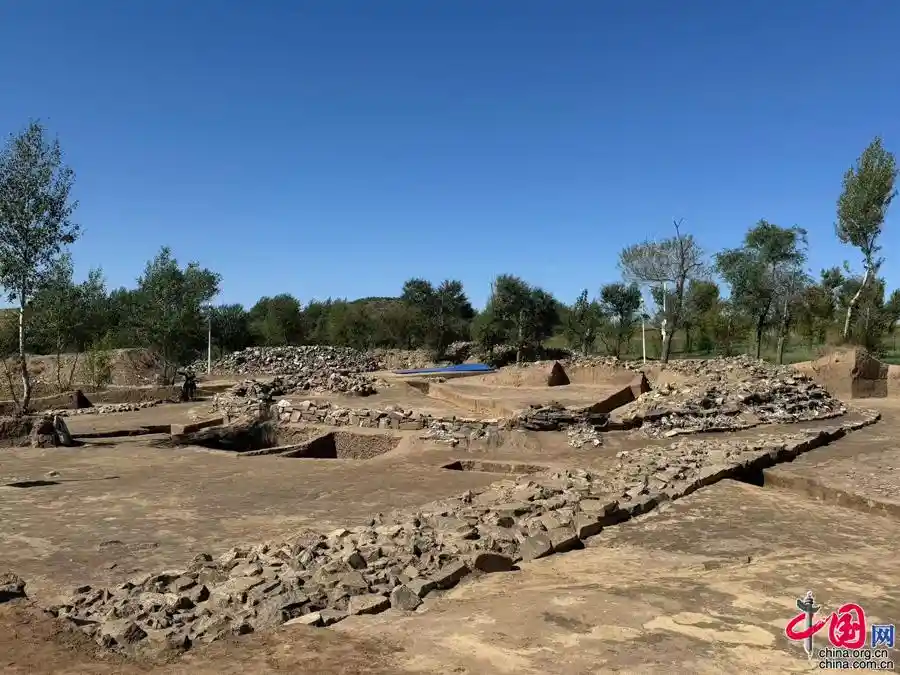 红山秘境现世：赤峰惊现巨型玉猪龙震撼考古现场
