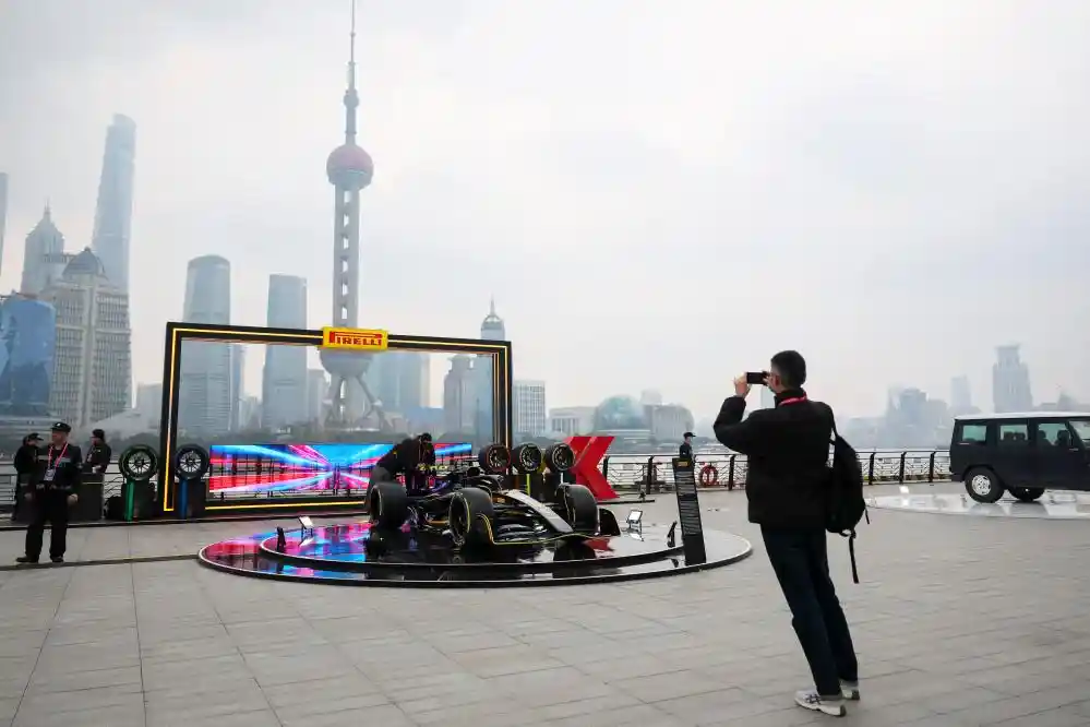 F1嘉年华携手致敬F1中国大奖赛主题车展，魅力亮相上海