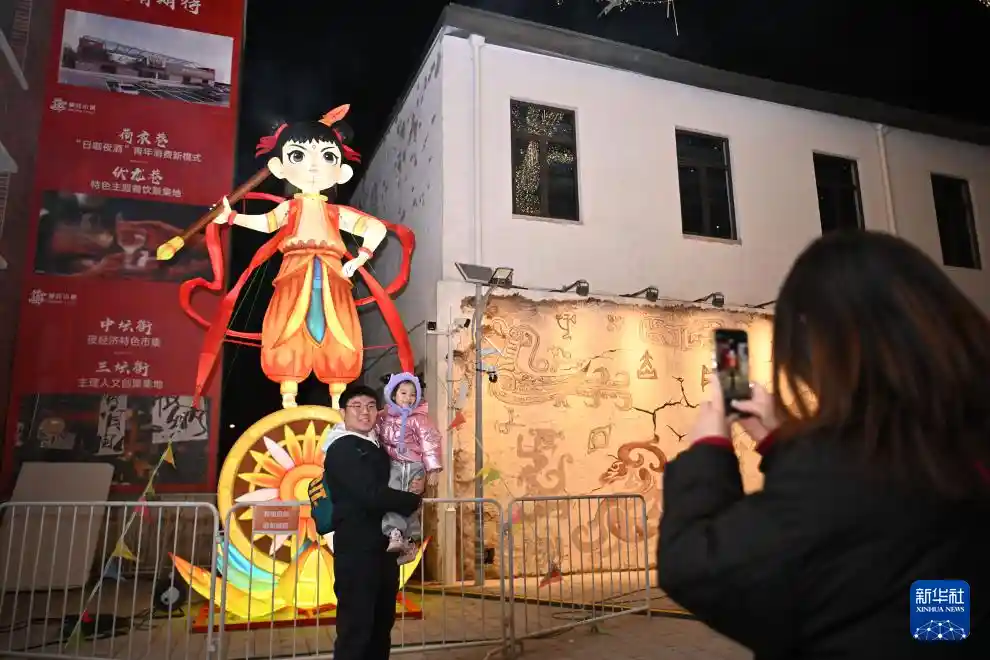 新华全媒+｜哪吒点燃春日夜经济热潮