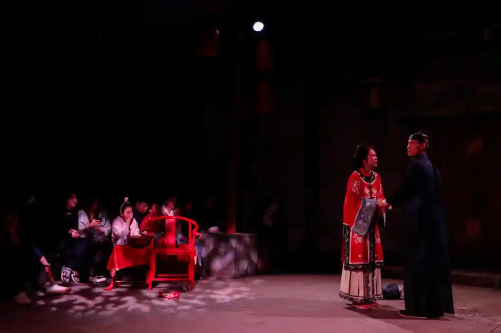 徽州古城夜游热潮引爆夏日文旅新风尚