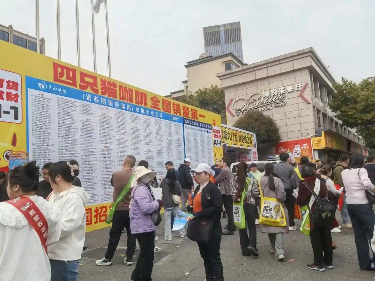 《零食热潮不减！年轻消费力激活行业新机遇 | 春糖会直击》
