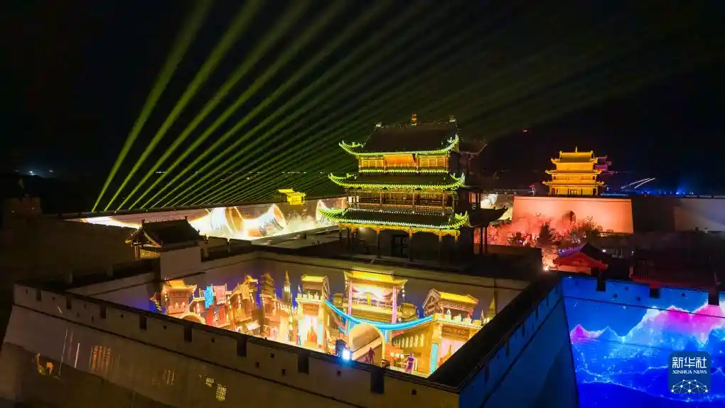 《天下嘉峪关》夜游灯光剧：点亮五一璀璨之夜