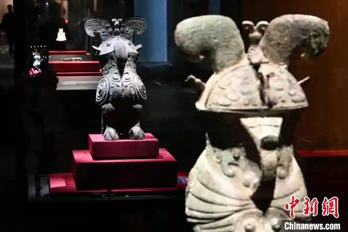 探秘殷商文明：亚丑钺与鸮尊的跨时空对话