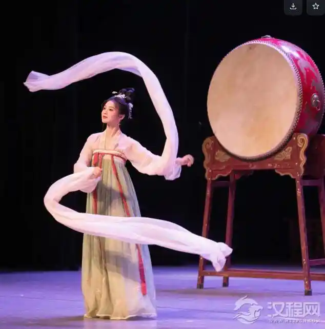 水袖击鼓爆红：传统艺术如何玩转现代潮流？