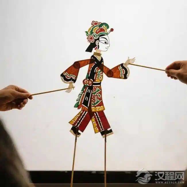 《光影千年：揭秘皮影背后的操控密码》