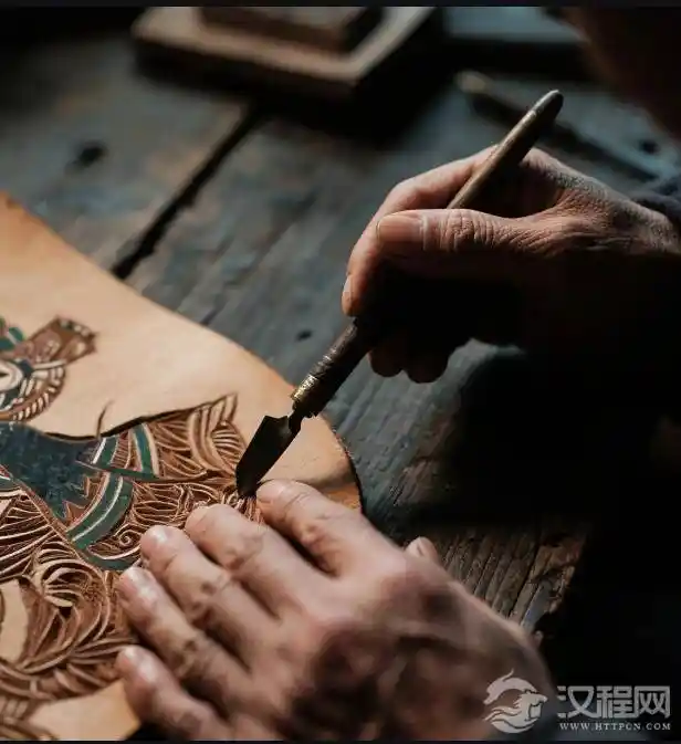 《指尖光影：皮影刻刀与掌心茧花的匠心对话》