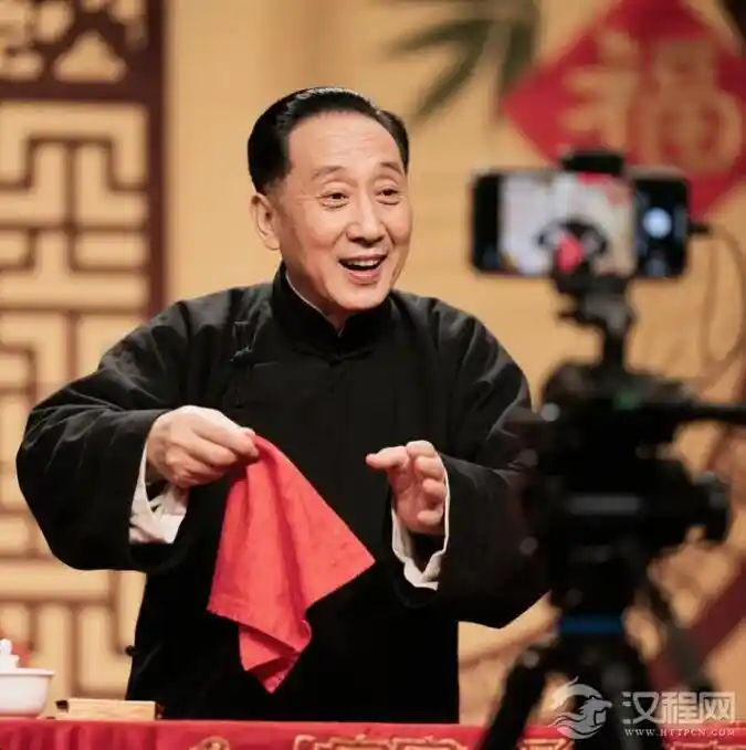侯宝林若开直播：传统相声如何玩转新媒体？