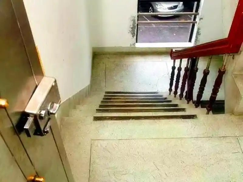 大门玄机：揭秘布局禁忌与风水秘辛