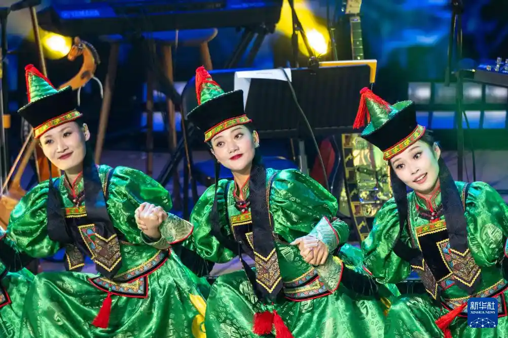 阿尔山之夜：炫彩演艺点燃边城夏夜