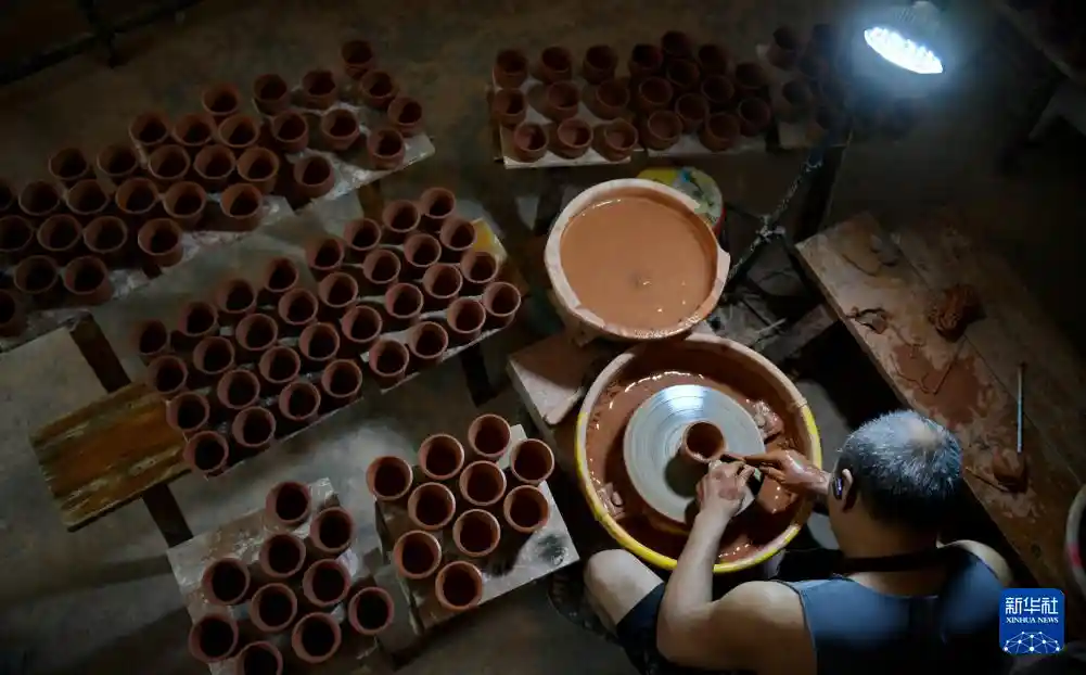 彭州陶艺焕新颜 创意陶瓷忙生产