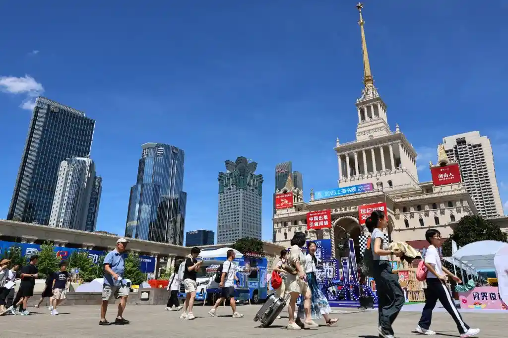 2025上海书展重磅启幕：书香点燃城市文化新活力