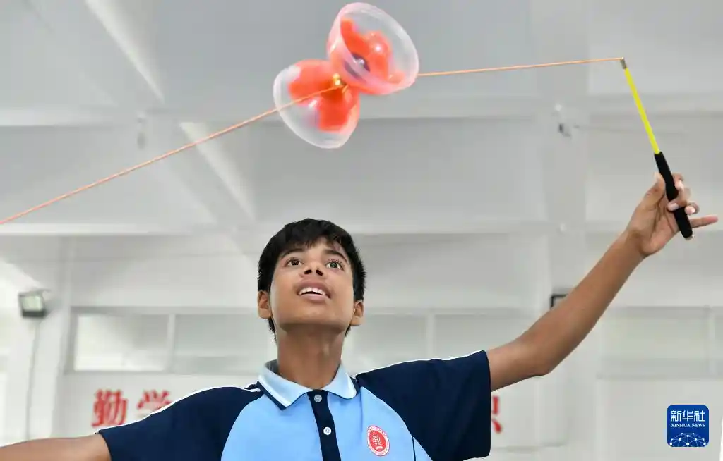 异国学子‘扎堆’吴桥 探秘中国杂技魅力