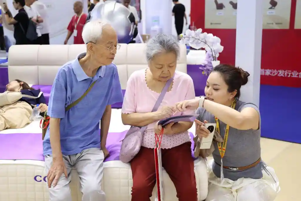 银发经济引爆点！八部门联手松绑+输血，养老服务商迎来黄金孵化期