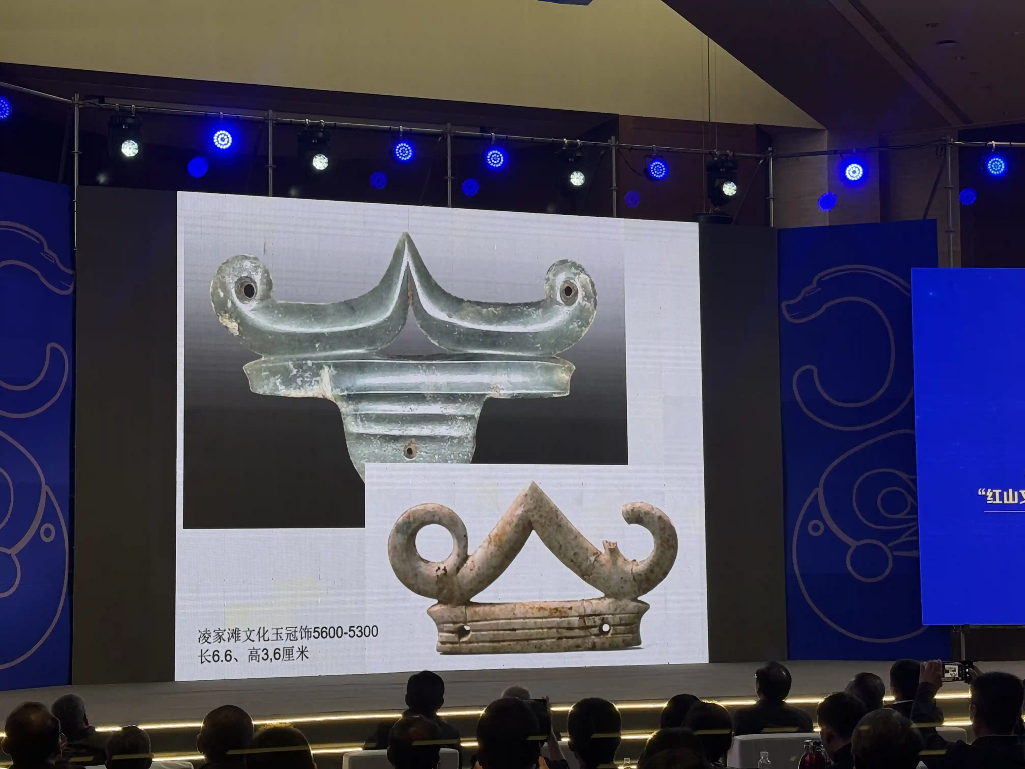 破土惊世！红山文化最大玉猪龙首度亮相，千年神兽睁眼震撼考古界