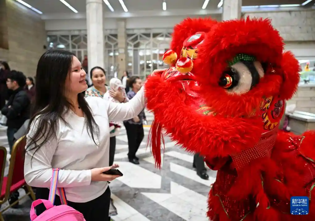 华灯初上走进哈萨克斯坦 中央国家博物馆迎来儿童画展盛宴