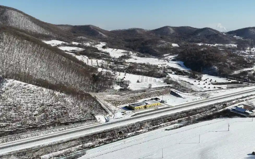 大绥河前遇高山？春运路上的另类翻山奇观
