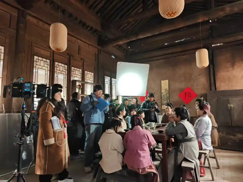 新春走基层｜短剧爆火小城：镜头外的热辣滚烫正在改写县域经济叙事