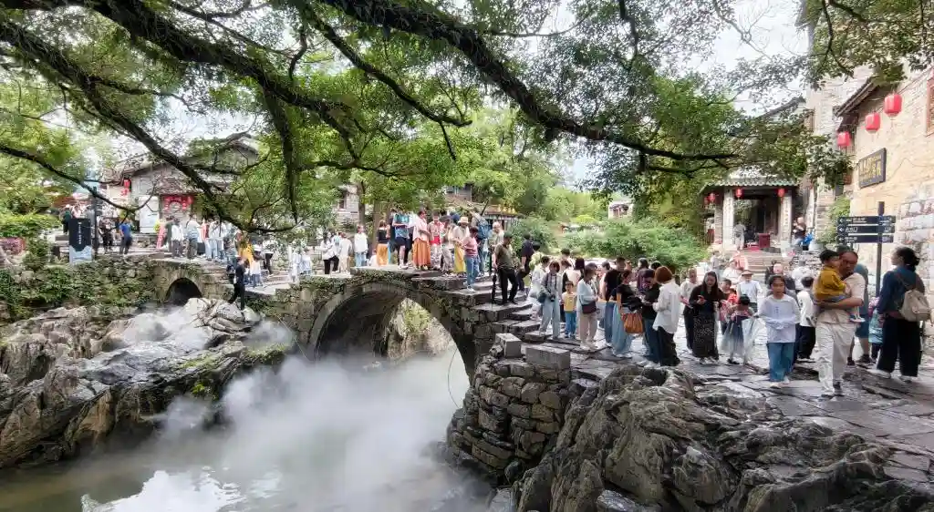 五一狂潮！3.25亿人奔赴山海，文旅新场景引爆假日经济