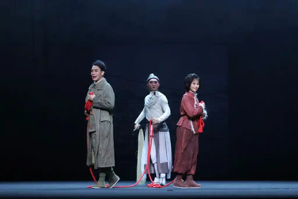 《戏曲现代戏的突围之路：从《远去的白马》看守正与创新》